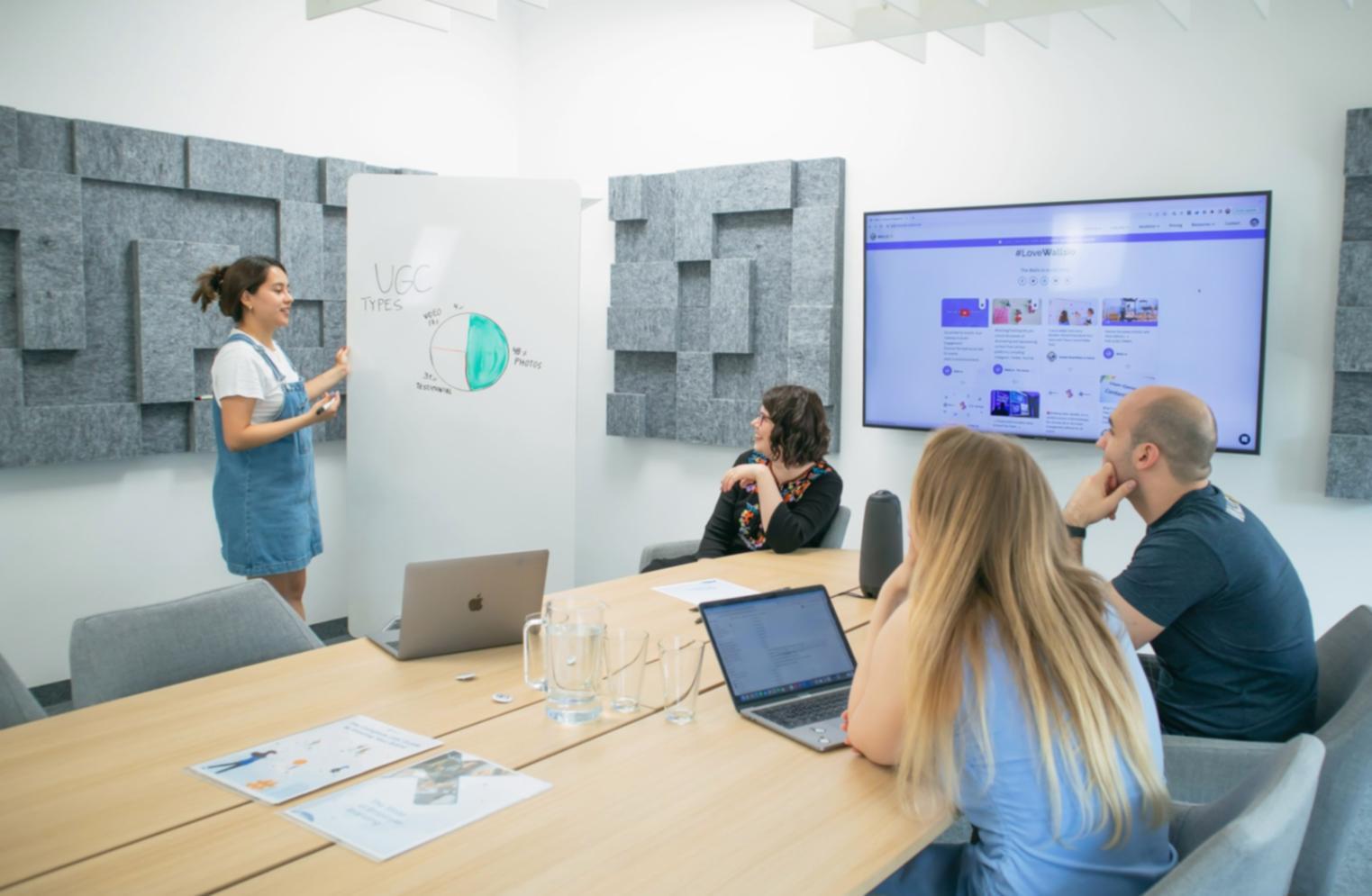 Séance de travail collaboratif sur l'optimisation de contenu